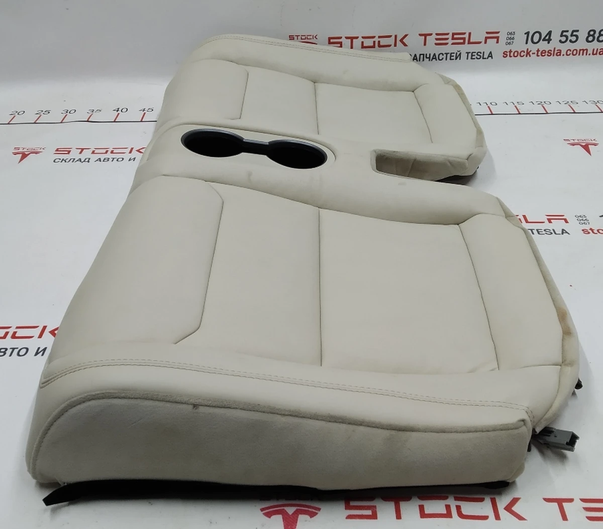 1 Обшивка нижней части 3-го ряда сидений PUR CRM в сборе с каркасом, подстаканником и USB-разъемом Tesla model X 3123808-03-A