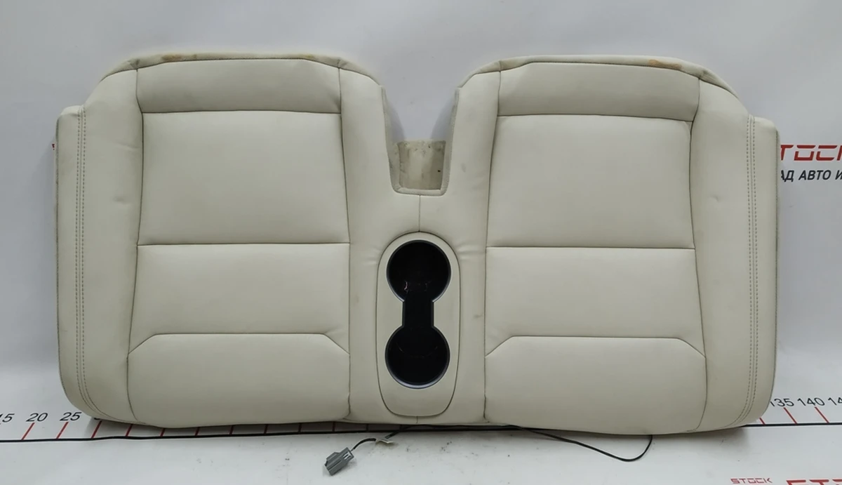 1 Обшивка нижней части 3-го ряда сидений PUR CRM в сборе с каркасом, подстаканником и USB-разъемом Tesla model X 3123808-03-A