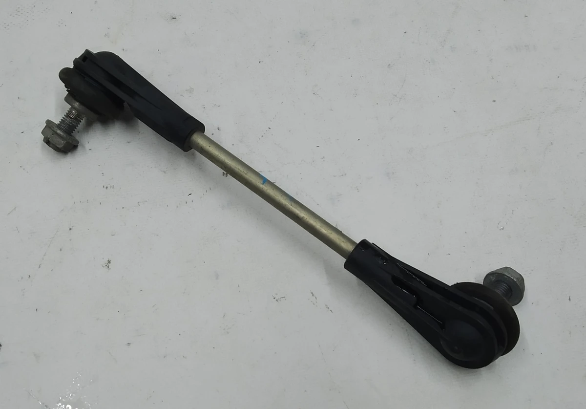 Стойка стабилизатора передняя левая в сборе с гайками BMW I3 31306862857