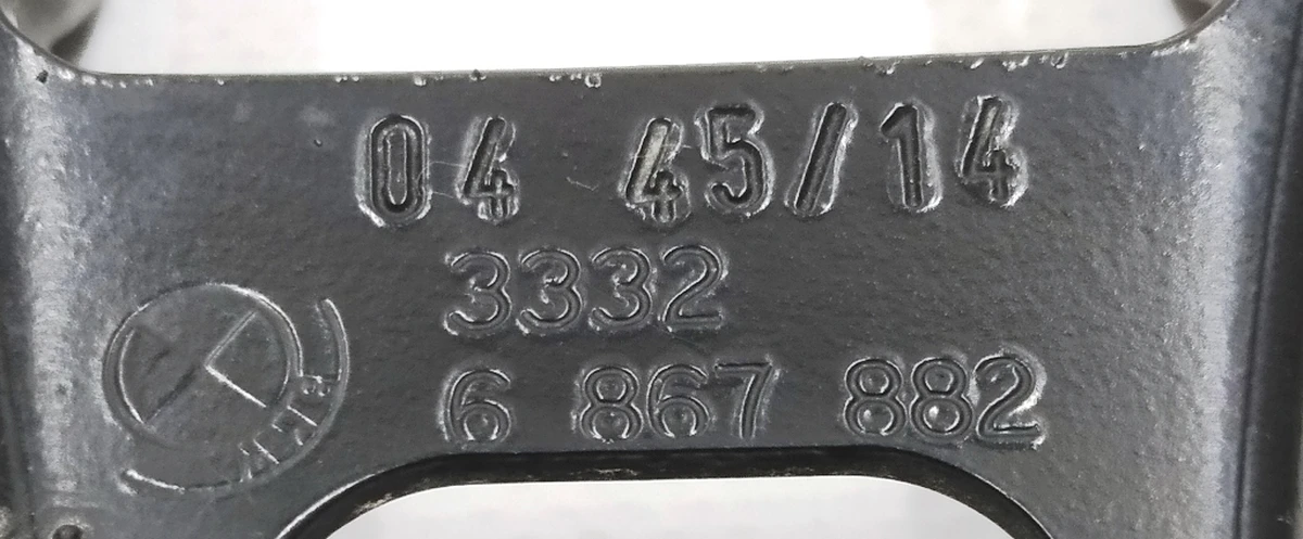 Важіль задній верхній подовжній правий в зборі з гайкою гвинта і кліпсами датчика ABS BMW i3 33306867882