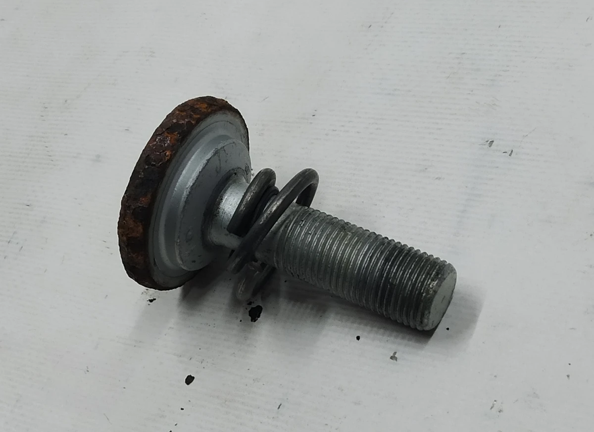 Болт кріплення півосі до маточини (M16X1,5X60-8.8) в зборі з притискною пружиною BMW I3 33406858534