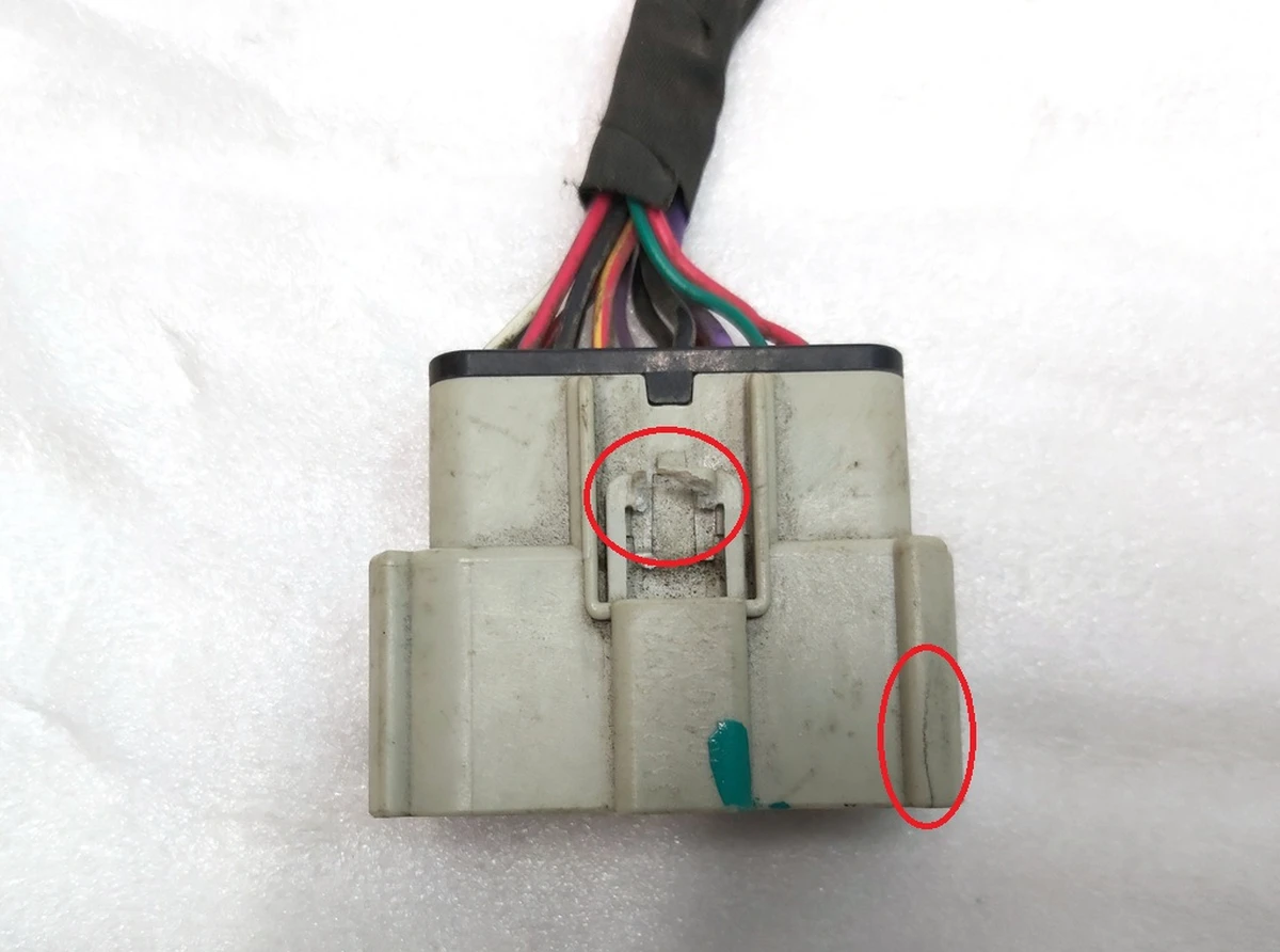 Engine compartment wiring connector (20pin) Tesla model S 1037524-00