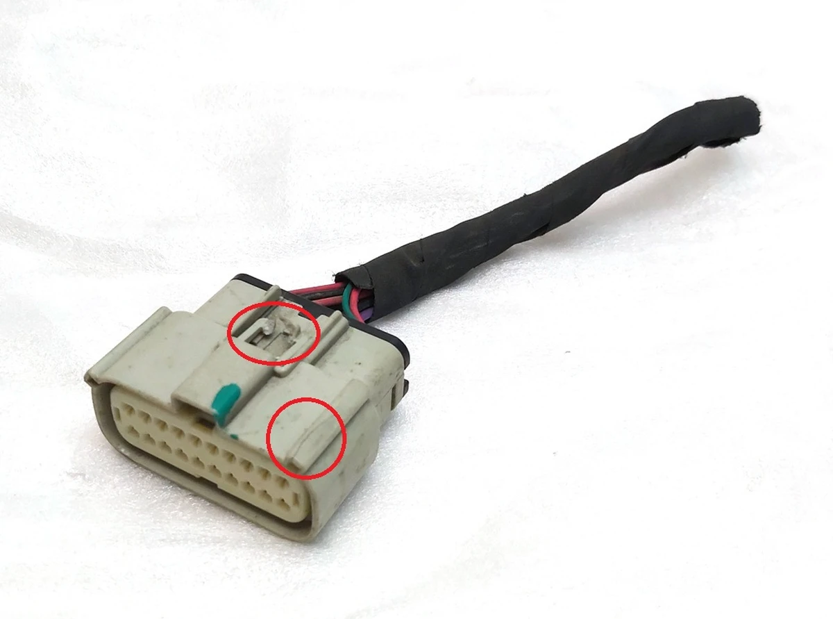 Engine compartment wiring connector (20pin) Tesla model S 1037524-00