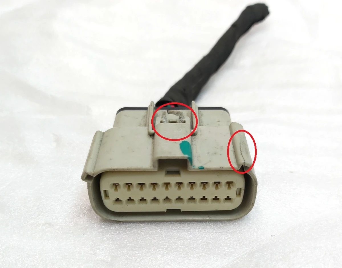 Engine compartment wiring connector (20pin) Tesla model S 1037524-00
