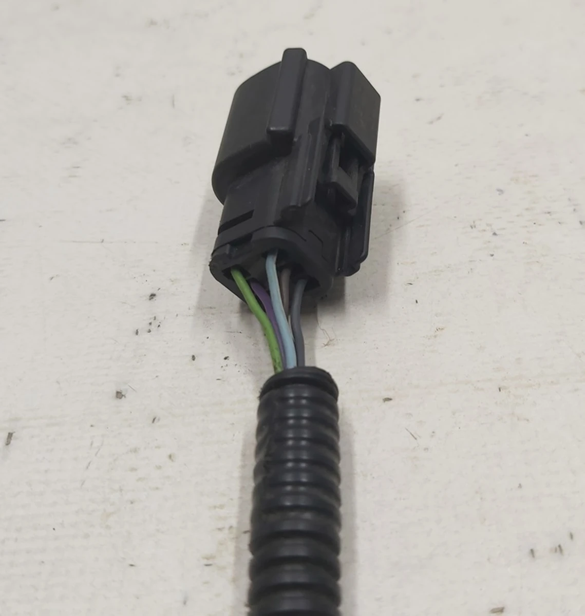 Разъём (фишка) фары противотуманной x261/6pin Tesla model S 1004420