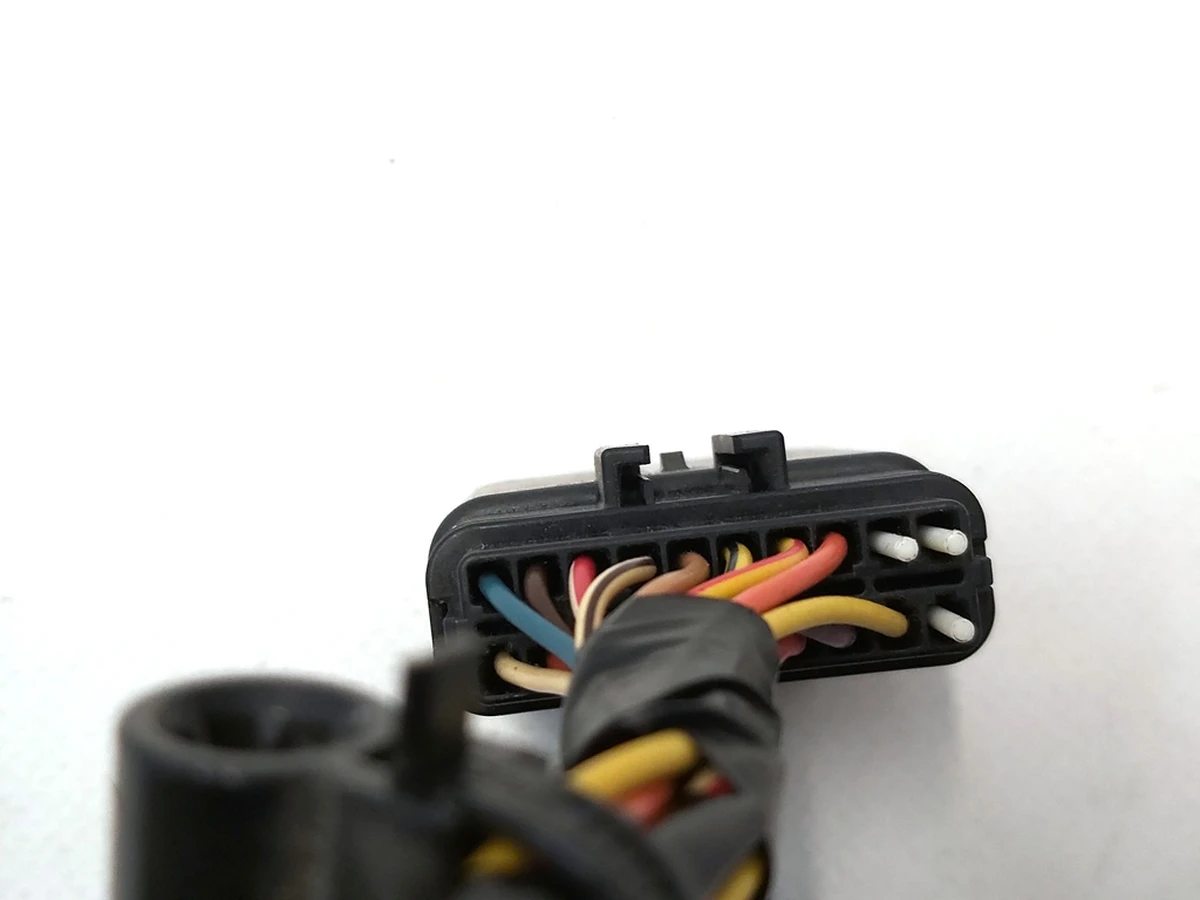 Роз'єм (фішка) проводки бампера переднього (20pin) тато Tesla Model S 1004420-03-J