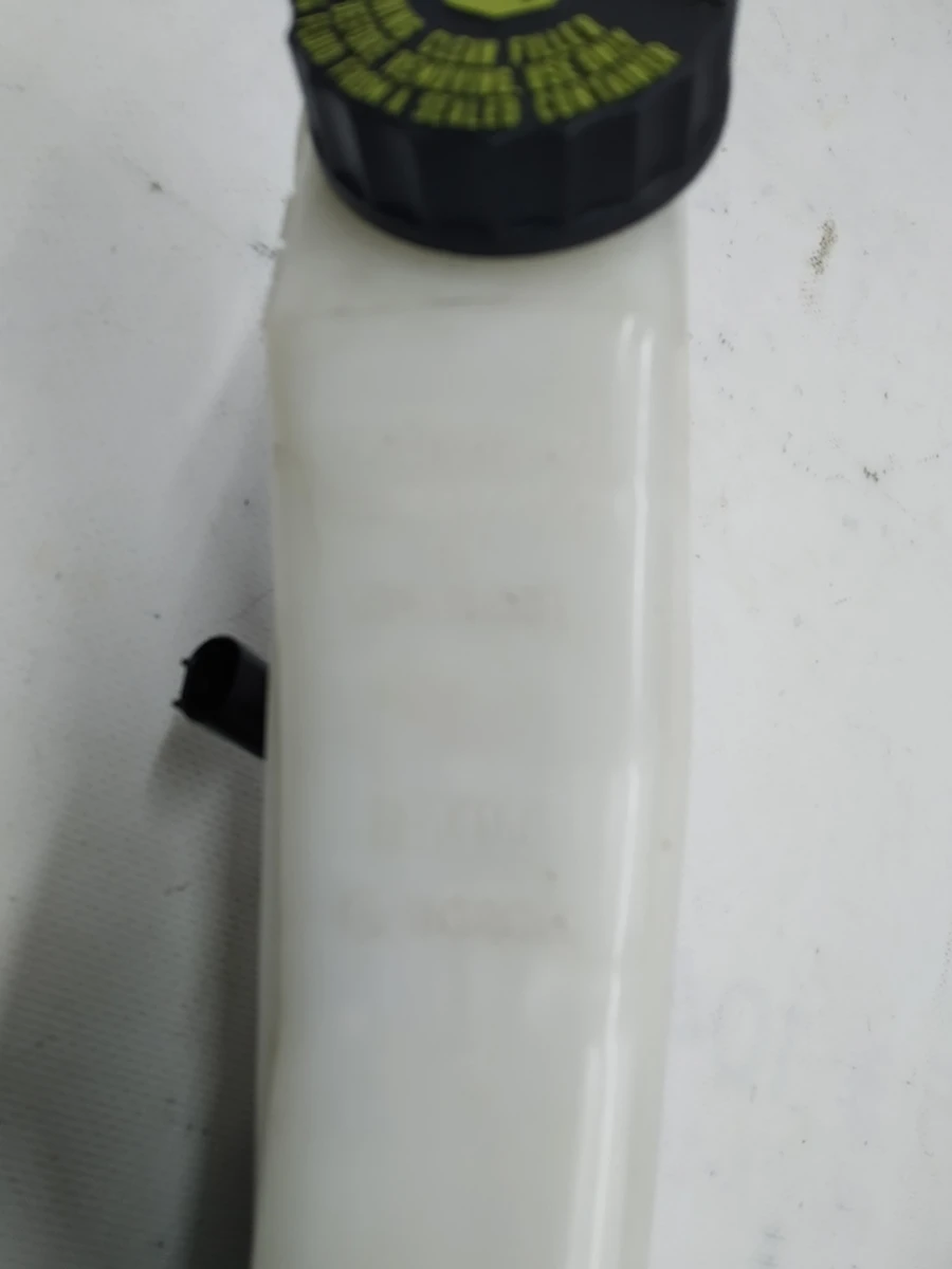 Головний гальмівний циліндр з розширювальним бачком і датчиком в зборі BMW i3 34336858911