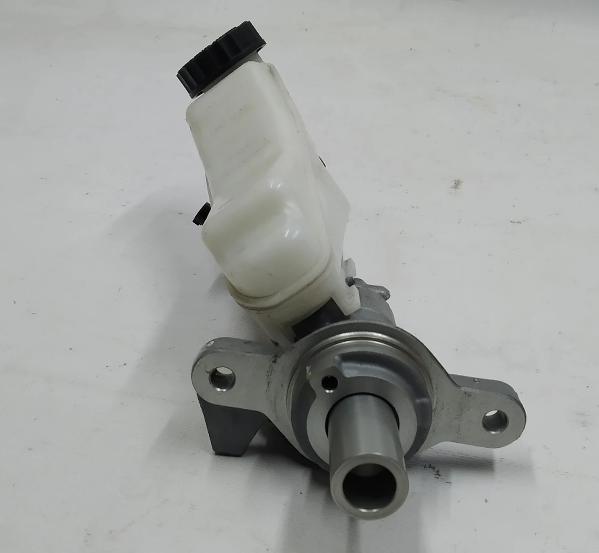 Головний гальмівний циліндр з розширювальним бачком і датчиком в зборі BMW i3 34336858911