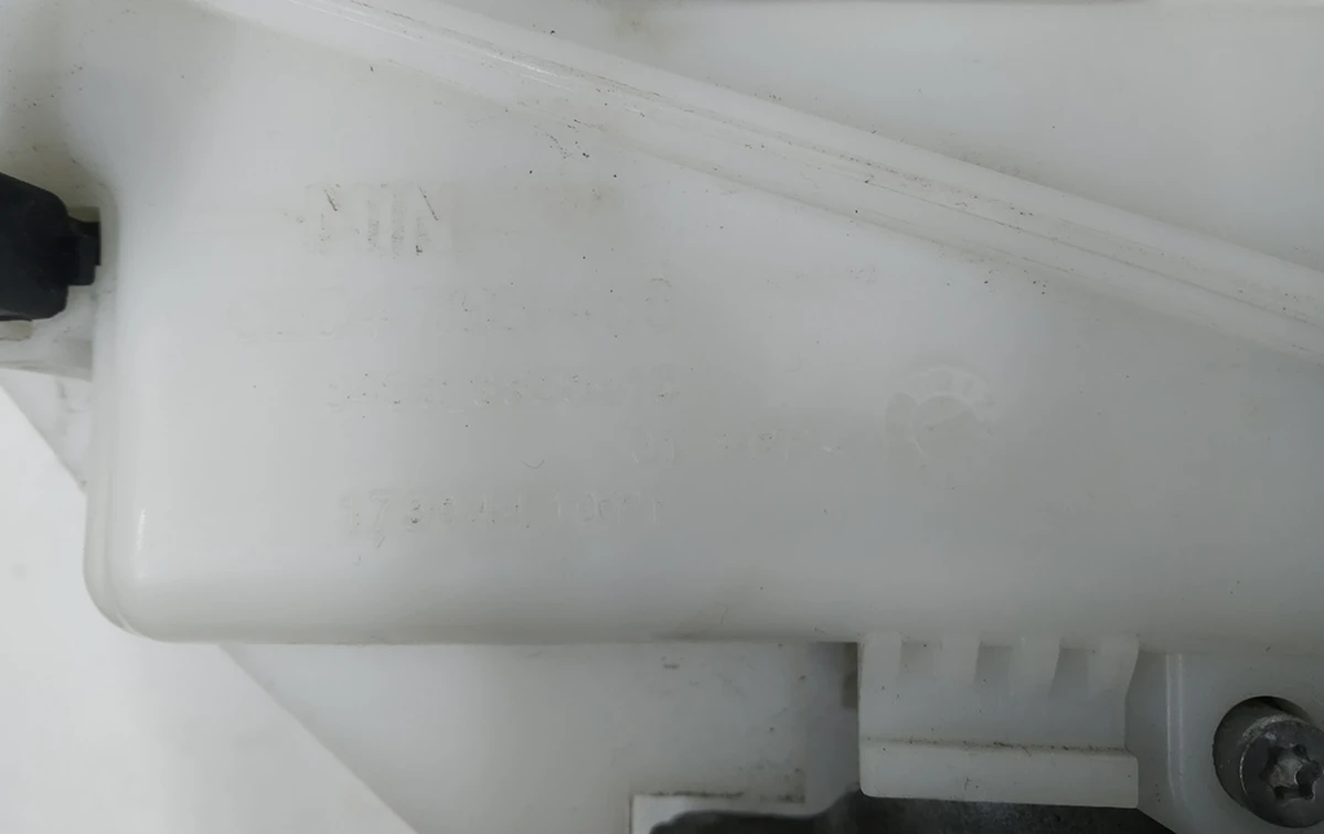 Головний гальмівний циліндр з розширювальним бачком і датчиком в зборі BMW i3 34336858911