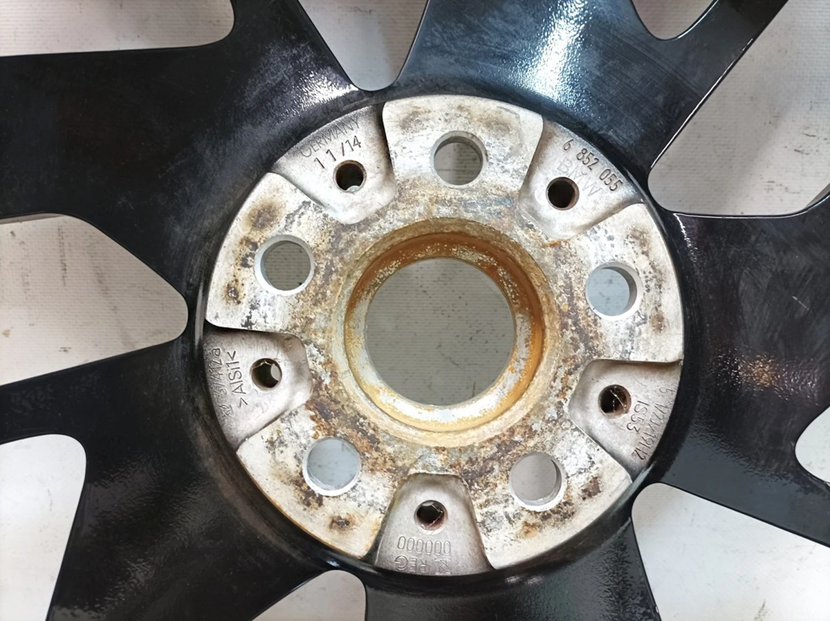 Колісний диск легкосплавний 5,5Jx19H2 IS53 з дрібними пошкодженнями BMW I3 36116852055