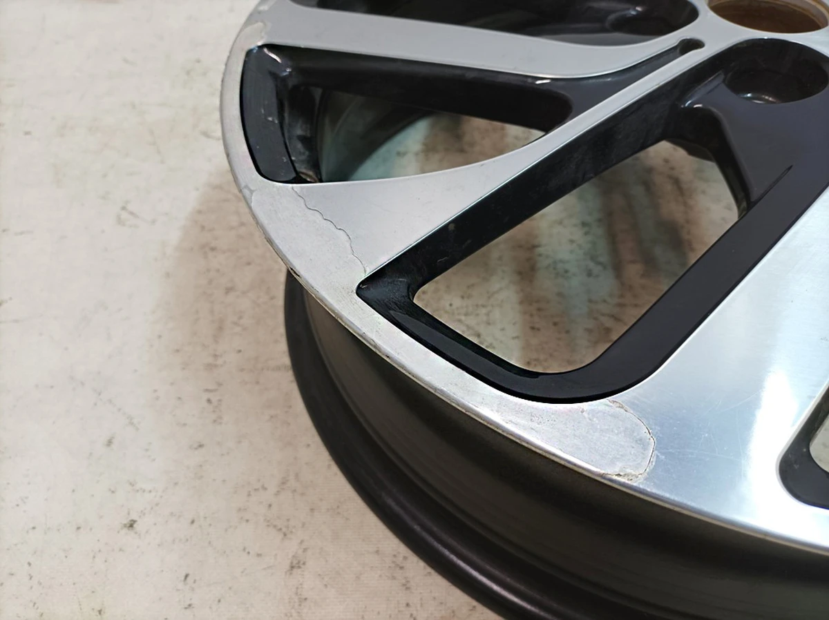 Колісний диск легкосплавний 5,5Jx19H2 IS53 з дрібними пошкодженнями BMW I3 36116852055