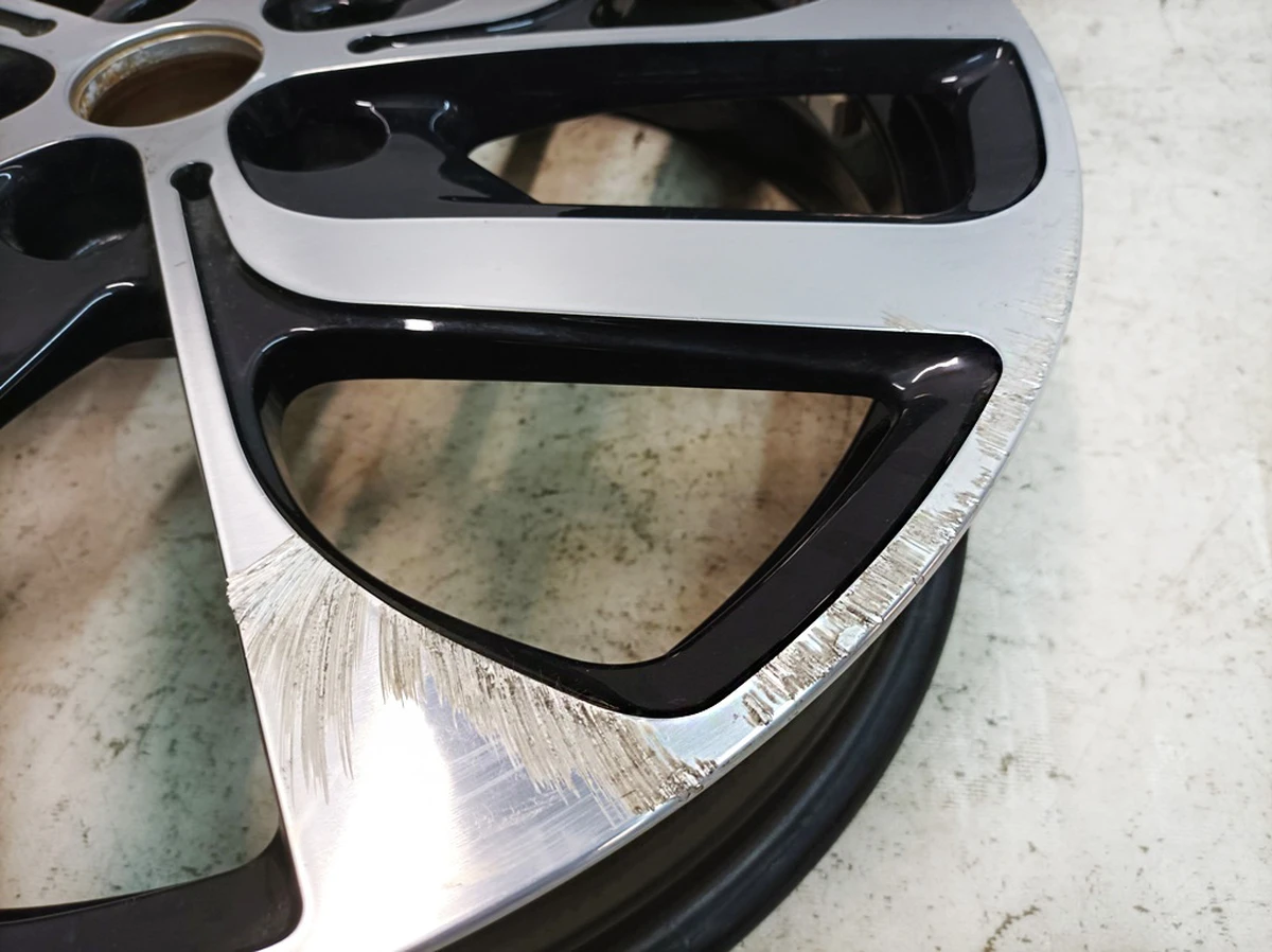 Колісний диск легкосплавний 5Jx19H2 IS43 з пошкодженнями BMW I3 36116856894