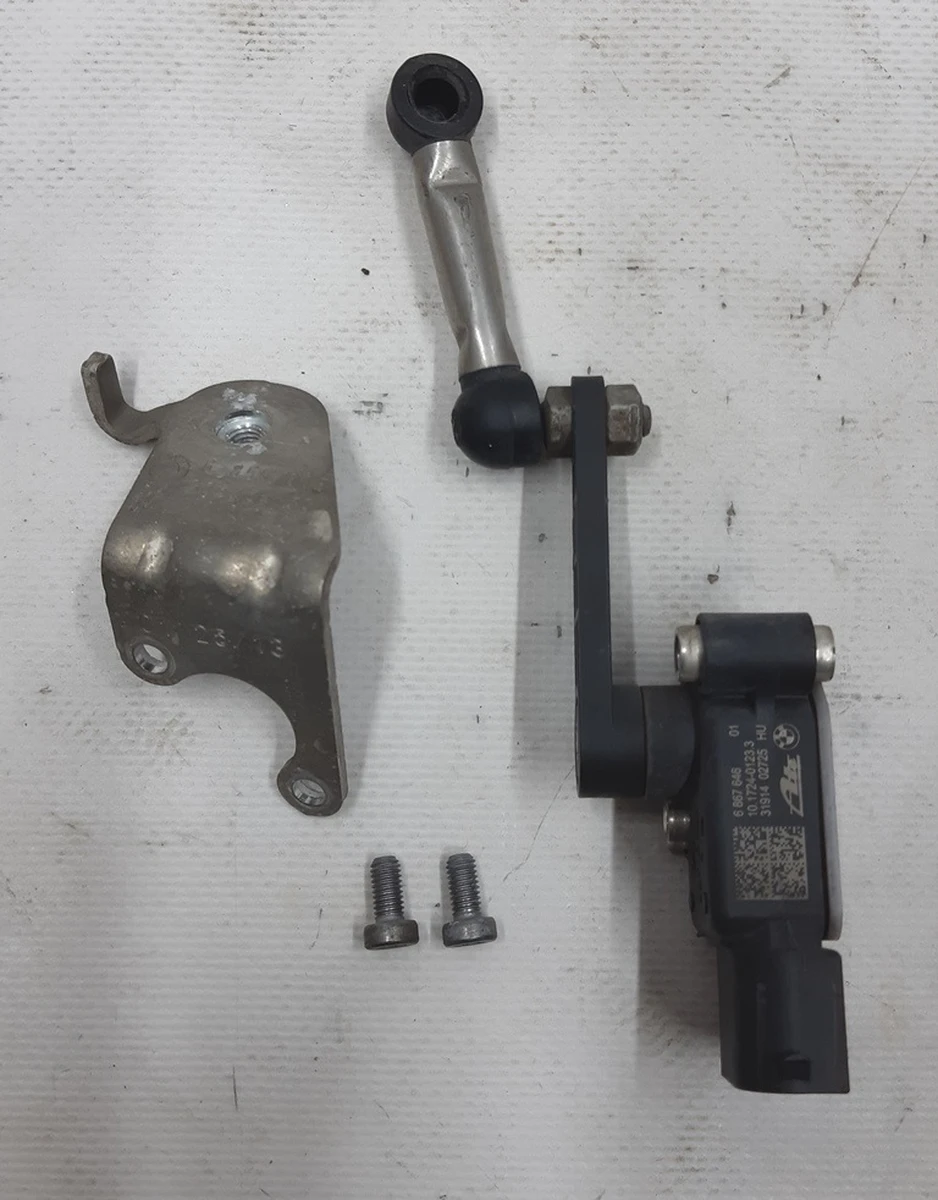 Датчик уровня дорожного просвета передний левый в сборе с кронштейном и рычагом BMW i3 37146867646