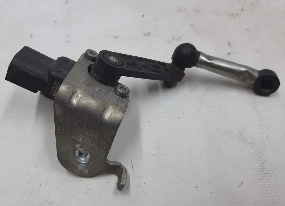 Датчик уровня дорожного просвета передний левый в сборе с кронштейном и рычагом BMW i3 37146867646