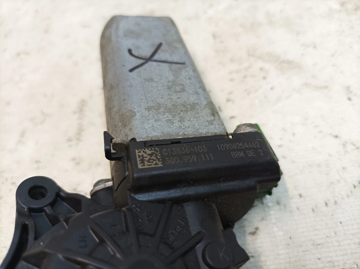 Front Seat Height Adjustment Motor Damaged Audi Q7 3Q0959111