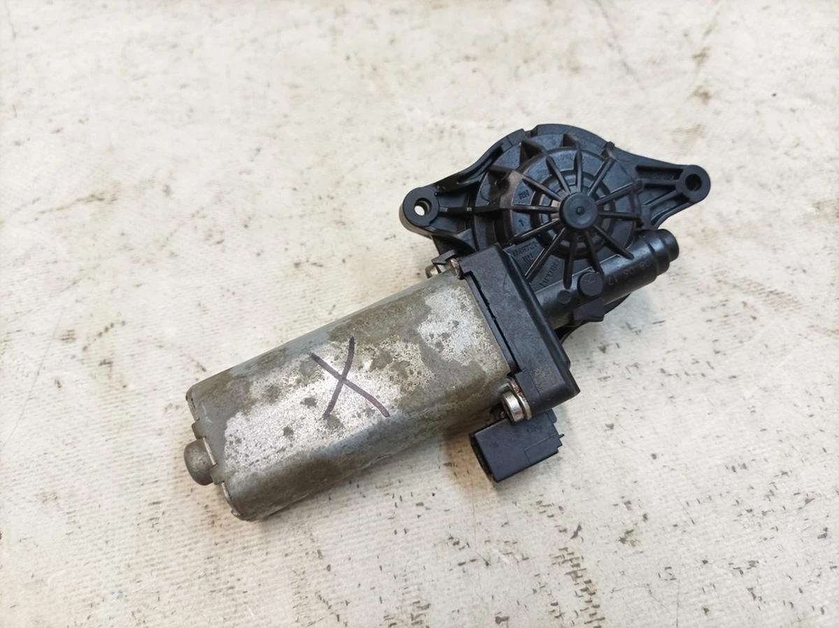 Электродвигатель регулировки высоты сиденья переднего с повреждением Audi Q7 3Q0959112