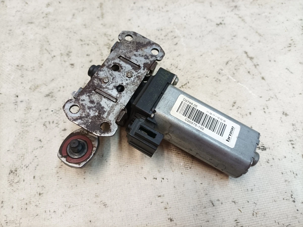 Электродвигатель регулировки наклона сиденья с повреждением Audi Q7 3Q0959247
