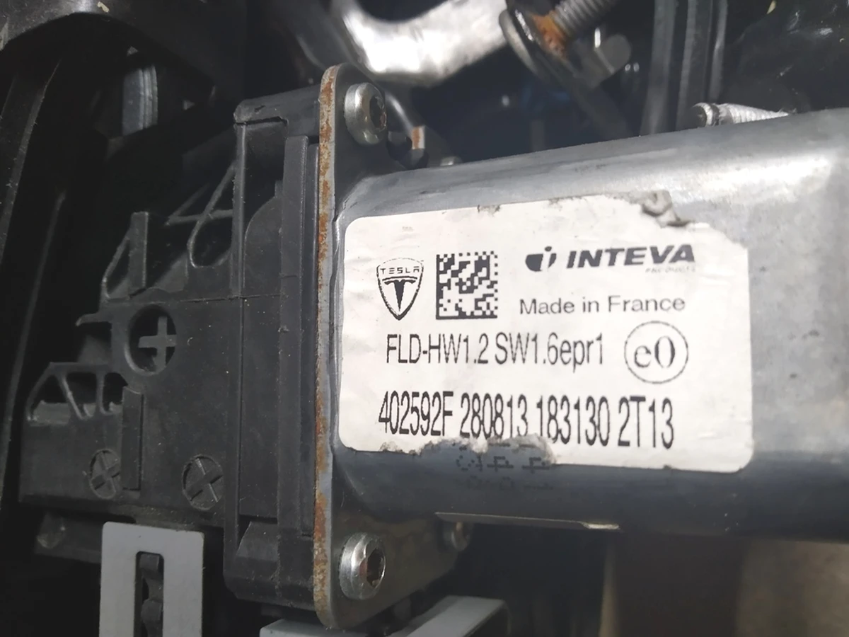 1 Електродвигун склопідйомника переднього лівого Tesla model S, model S REST 6006651-00-L