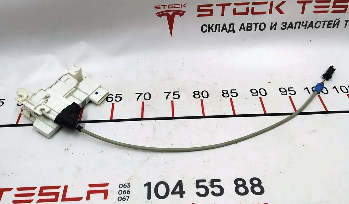 1 Механізм дотяжки замка двері передньої лівої Tesla model X 1126199-00-B