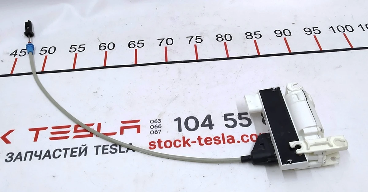 1 Механізм дотяжки замка двері передньої лівої Tesla model X 1126199-00-B