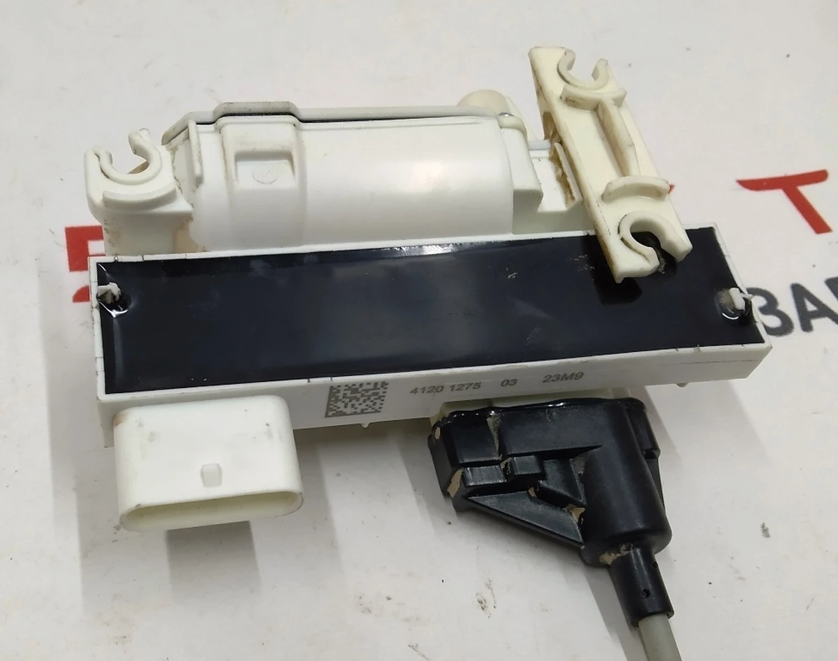 1 Механізм дотяжки замка двері передньої лівої Tesla model X 1126199-00-B