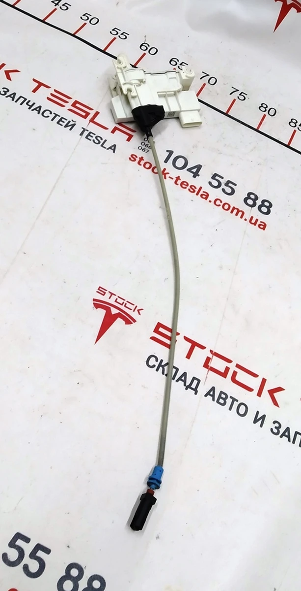 5 Door lock retractor, front right Tesla model X 1126200-00-B