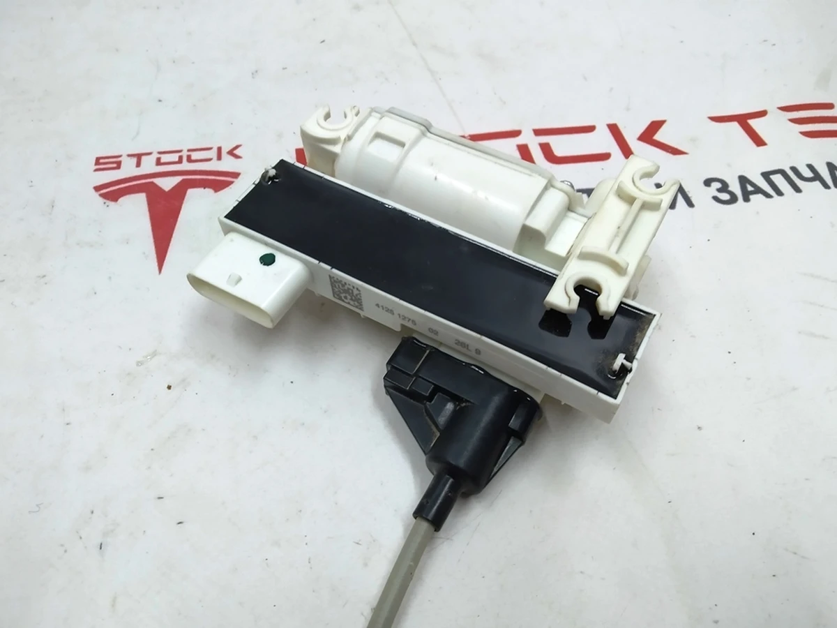 5 Door lock retractor, front right Tesla model X 1126200-00-B