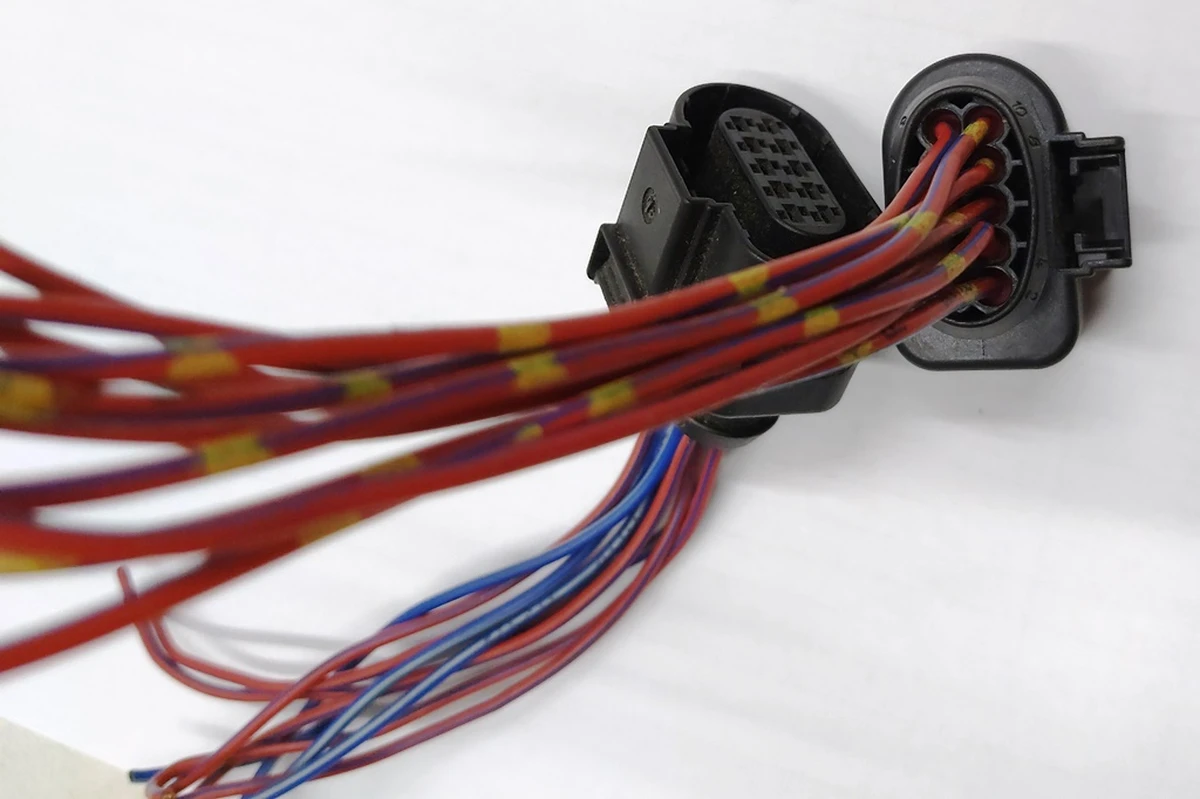 Роз'єм (фішка) блоку клапанів (10pin) 42122600 Tesla Model S REST, Model X 1027919-00-B