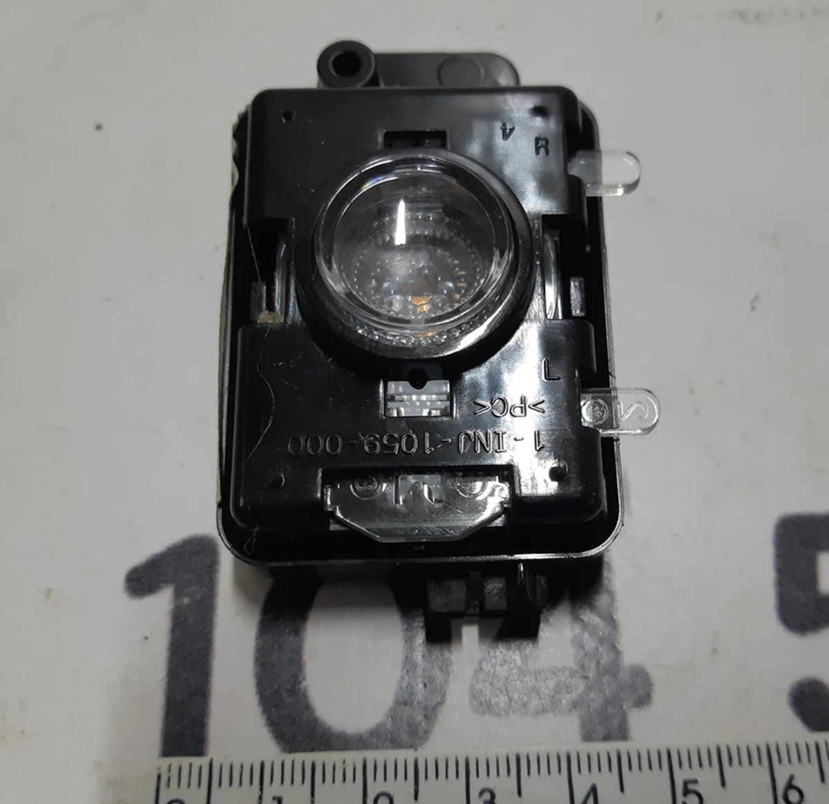 5 Фонарь подсветки салона задний лев прав Tesla model S, model S REST 1002484-00-C