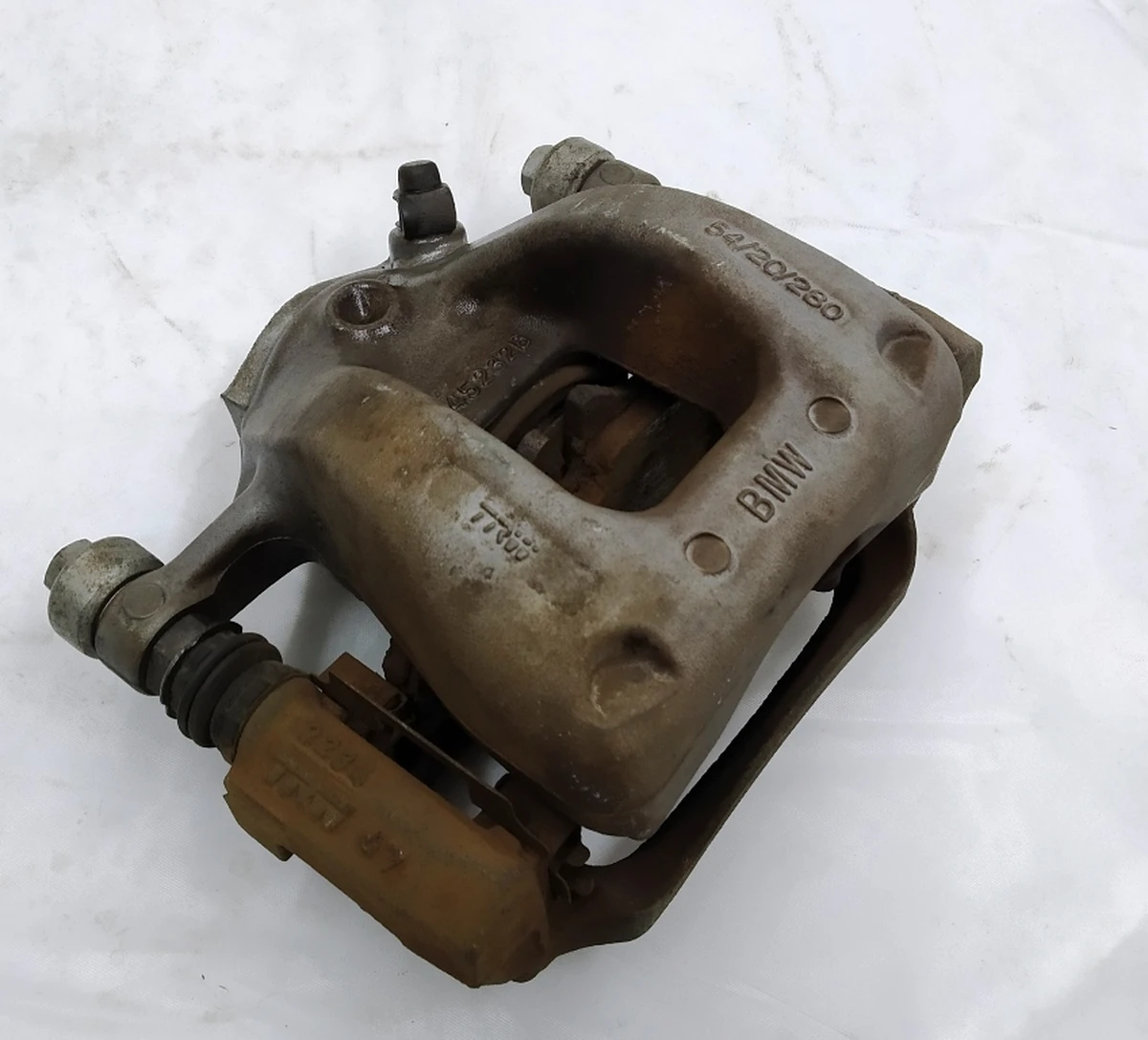 Супорт гальмівний передній правий в зборі з направляючою і колодками BMW i3 34116860270