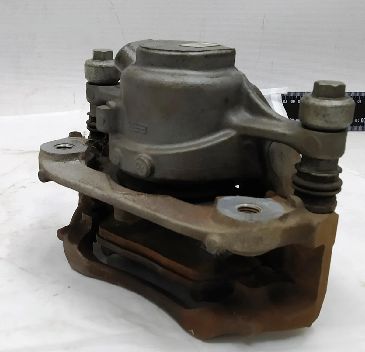 Супорт гальмівний передній правий в зборі з направляючою і колодками BMW i3 34116860270