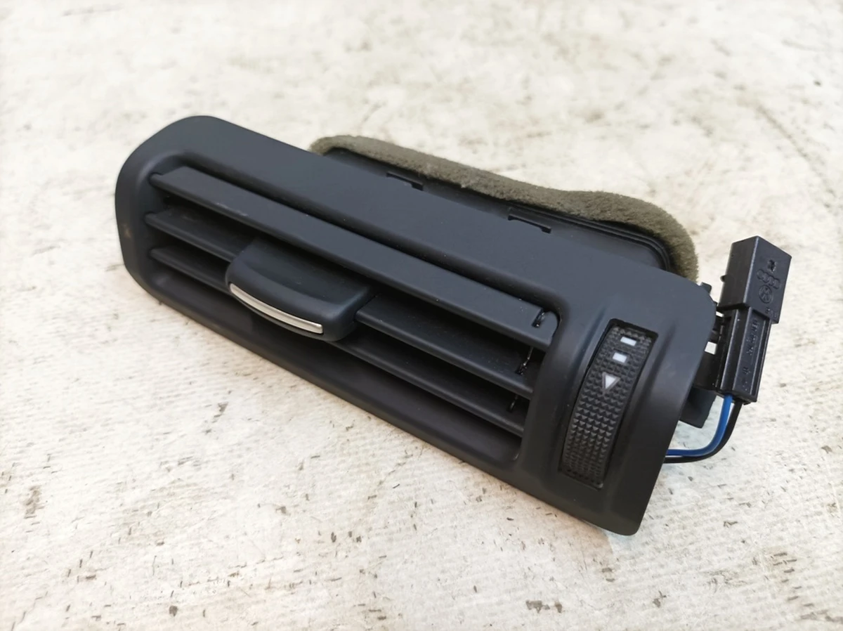 Дефлектор лівий верхній з пошкодженням 6PS soul Audi Q7 4G0819209B