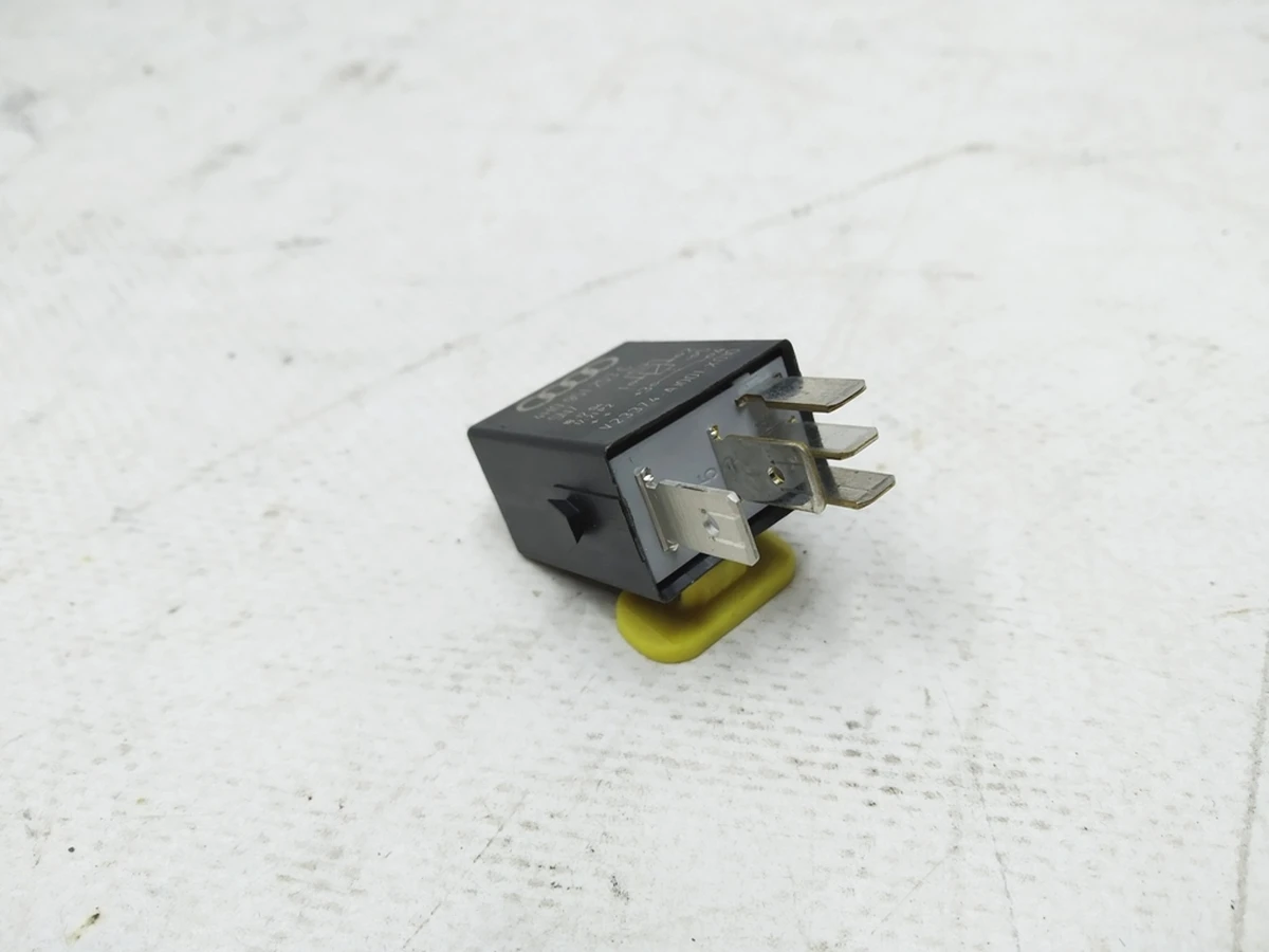 Relay 3.1/646 Audi E-tron Porsche Taycan 4H0951253C