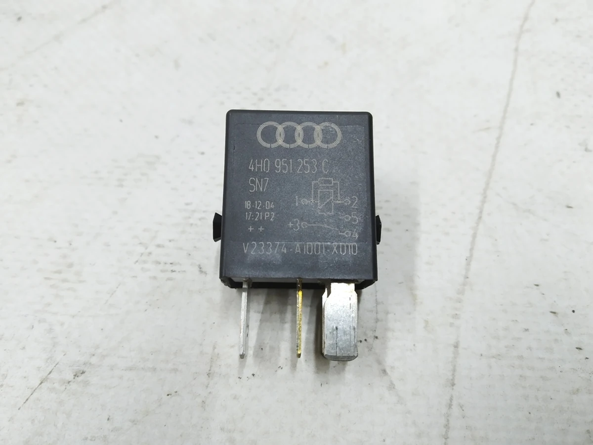 Relay 3.1/646 Audi E-tron Porsche Taycan 4H0951253C