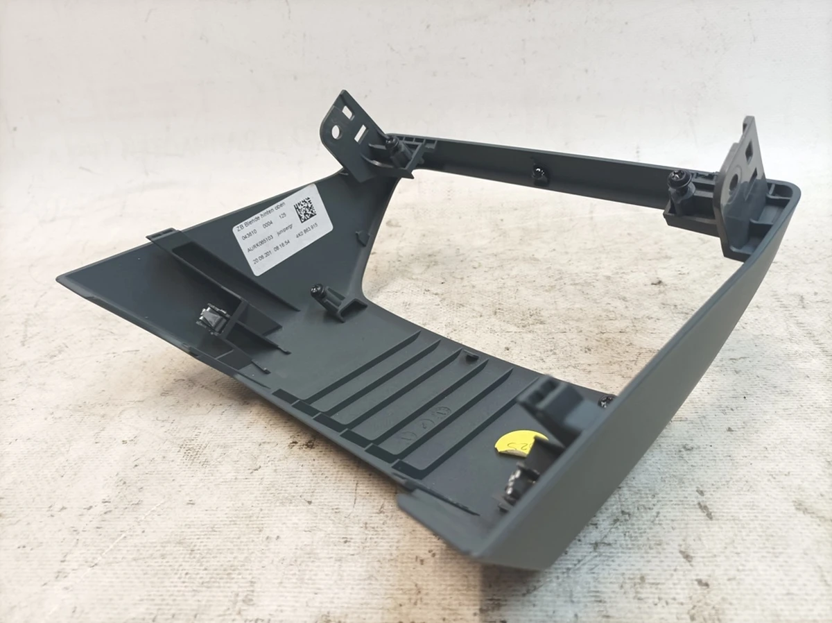 Накладка центральної консолі задня верхня ML1 junipergrau з пошкодженням Audi A7 4K0863915