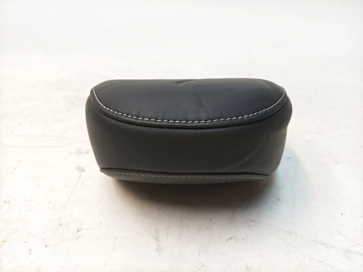 Підголовник другого ряду з оббивкою SLI лівий правий з дрібними пошкодженнями Audi E-tron 4K0885901