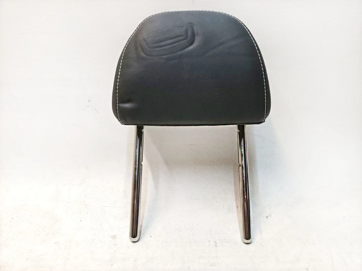 Підголовник другого ряду з оббивкою SLI лівий правий з дрібними пошкодженнями Audi E-tron 4K0885901