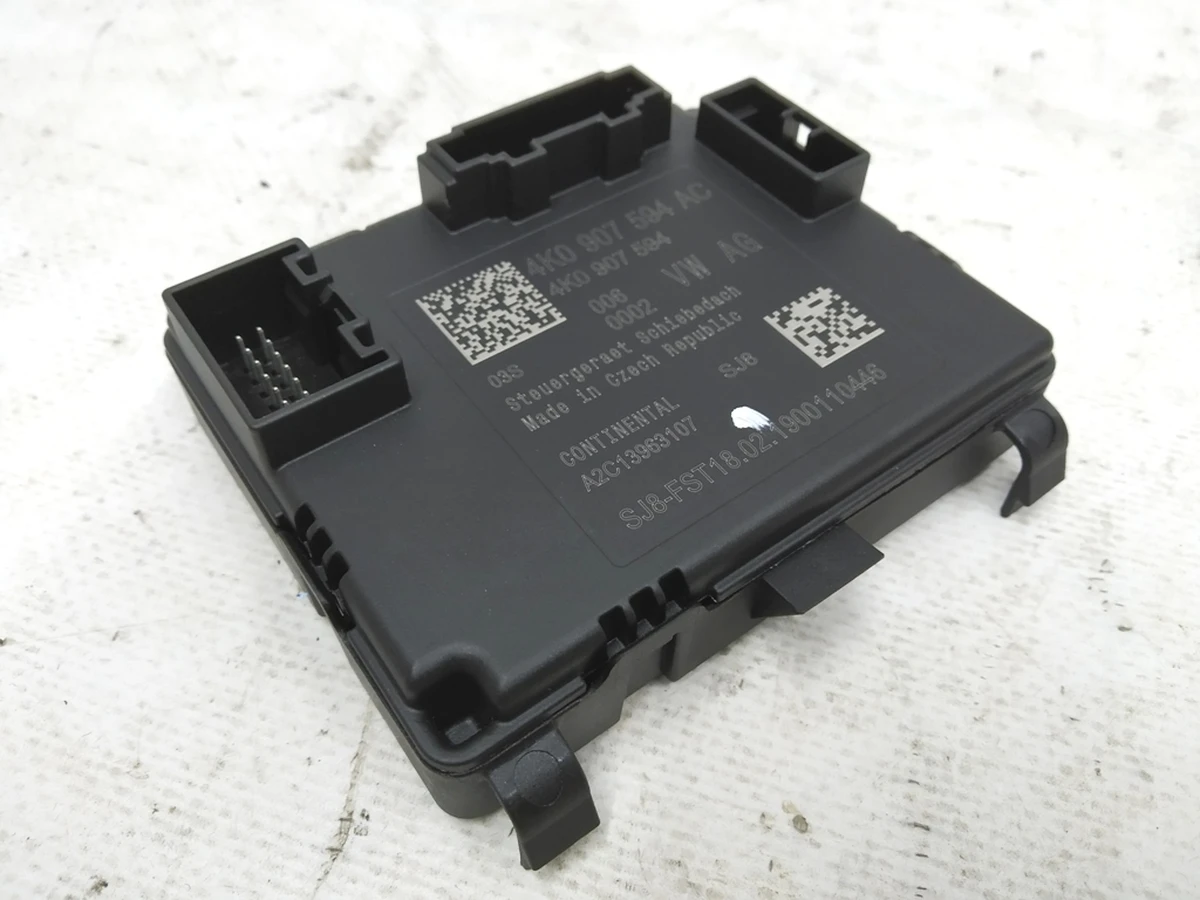 Блок управління електроприводу люка зсувного даху Audi E-tron 4K0907594AC