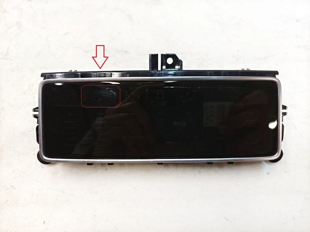 Air conditioner control and display panel touchscreen with scratches Audi E-tron 4K0919158C