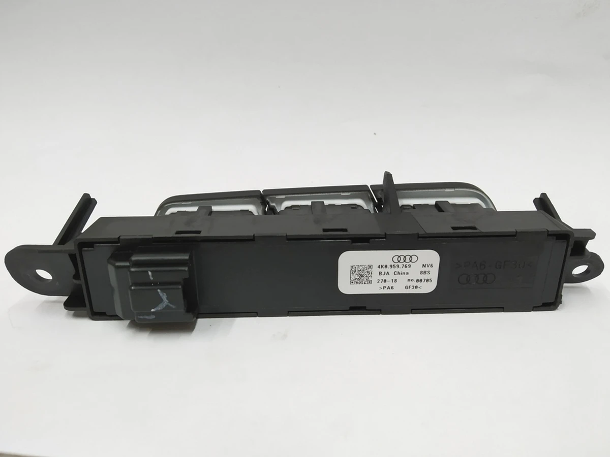 Кнопки переключения блока памяти механизма регулировки сидения слева Audi E-tron 4K0959769