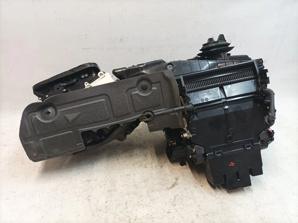 Система обігріву та кондиціювання салону (пічка) у зборі без теплообмінника Audi E-tron 4K1820005R