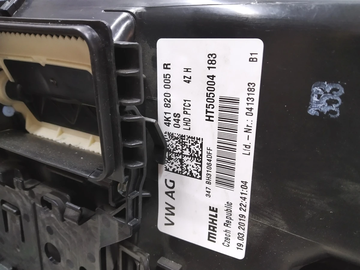 Система обігріву та кондиціювання салону (пічка) у зборі без теплообмінника Audi E-tron 4K1820005R