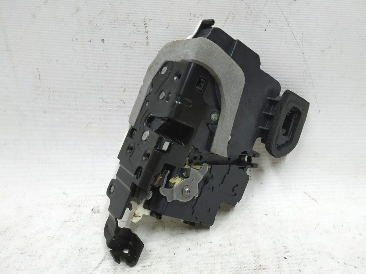 Замок двері передньої лівої Audi E-tron 4K1837015L