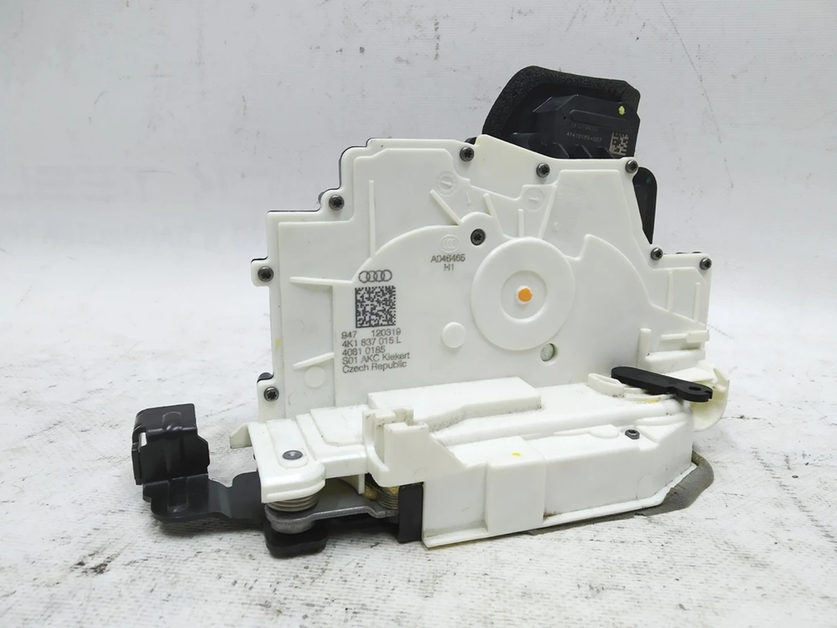 Замок двері передньої лівої Audi E-tron 4K1837015L