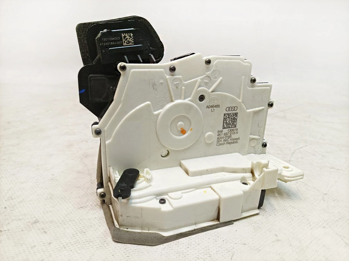 Замок двері передньої правої Audi E-tron 4K1837016H