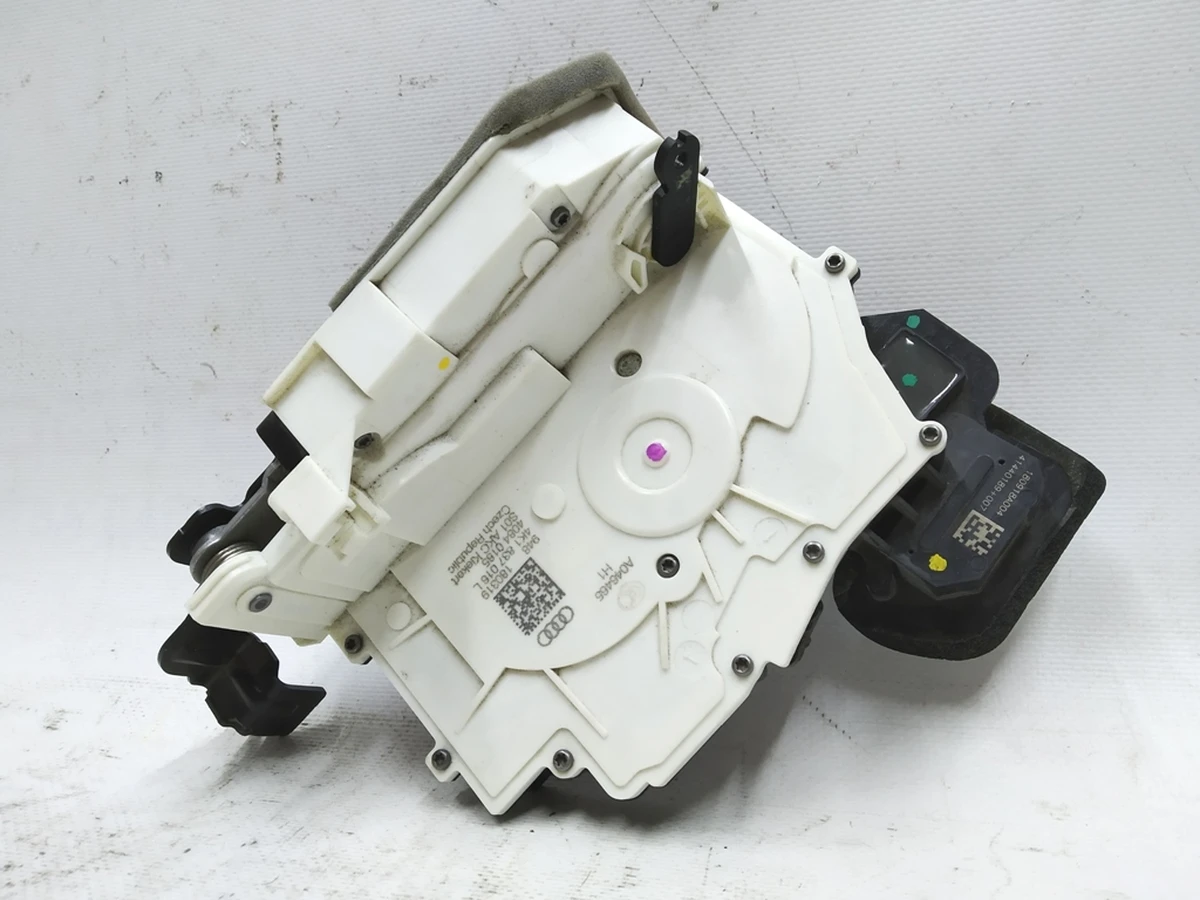 Замок двері передньої правої Audi E-tron 4K1837016L