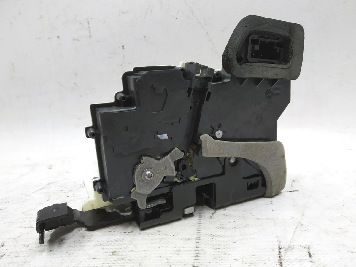 Замок двері передньої правої Audi E-tron 4K1837016L