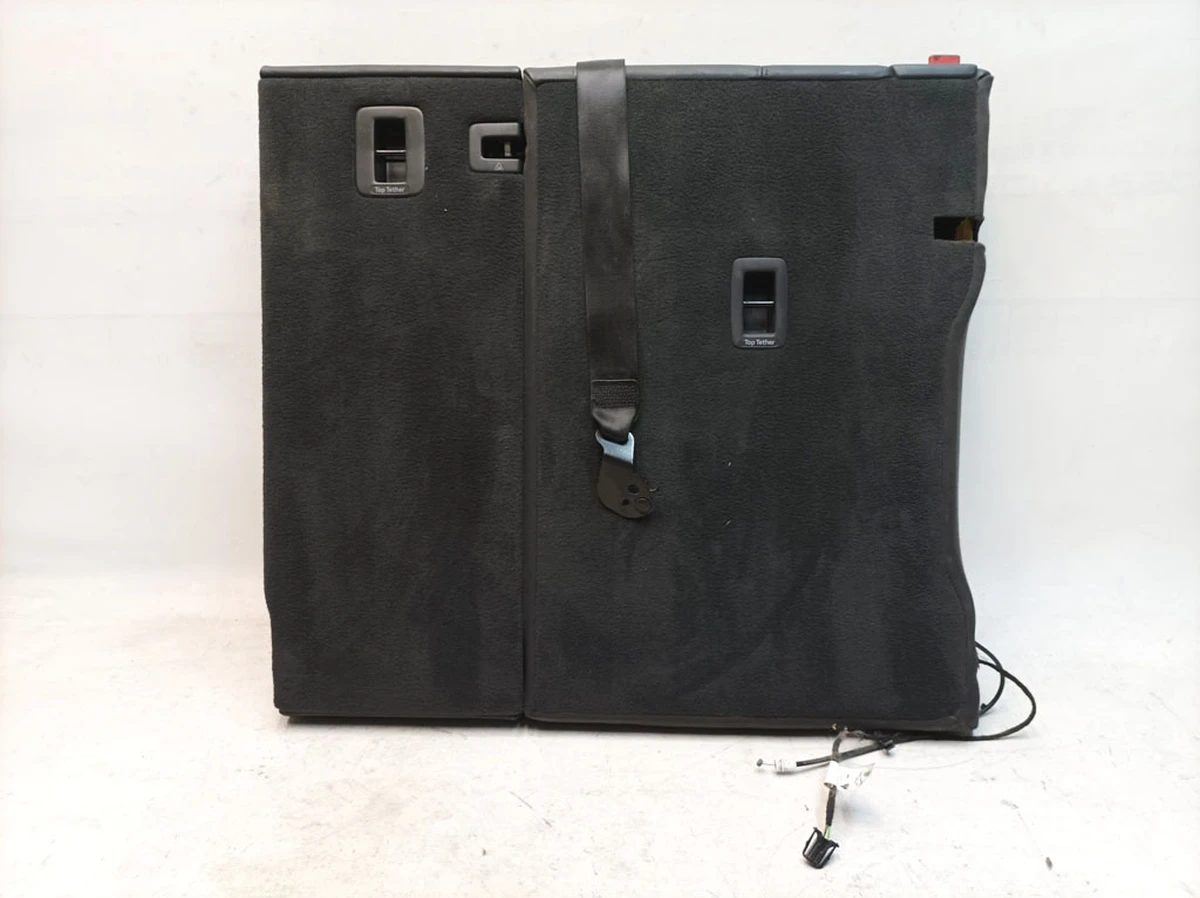 Second row seat back right with armrest assembly (small dents on the leather) SLI Audi E-tron 4K8885816K