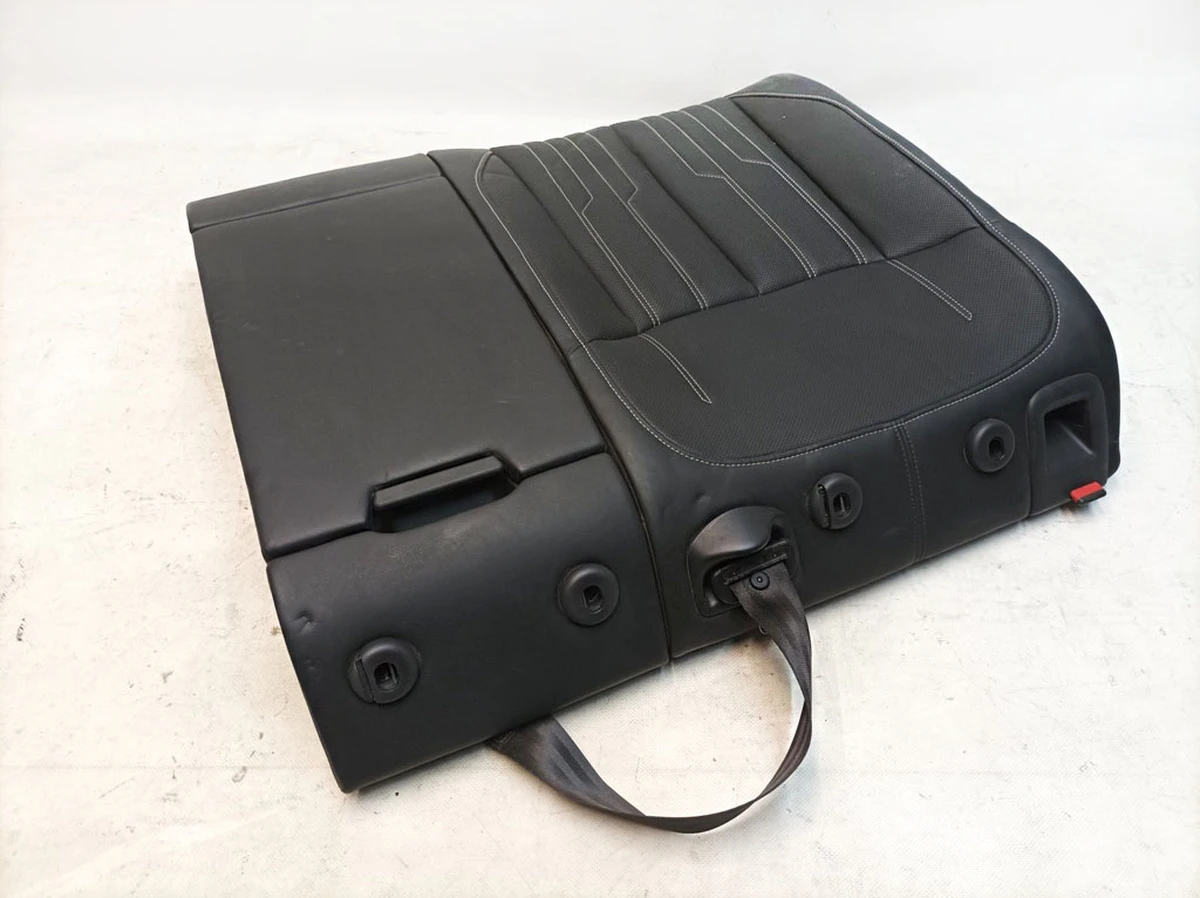 Second row seat back right with armrest assembly (small dents on the leather) SLI Audi E-tron 4K8885816K