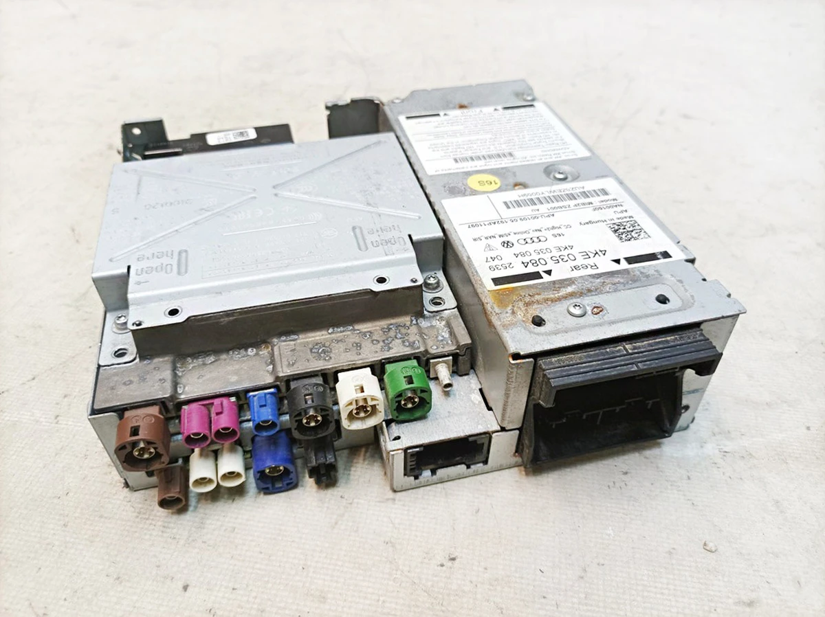 Центральний блок управління інформаційної системи (пошкоджено) Audi E-tron 4KE035084